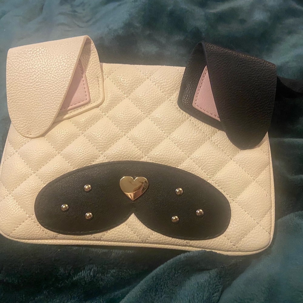 PreownedBetseyJohnsonDog Kitsch Crossbody missing strap but still in great con.